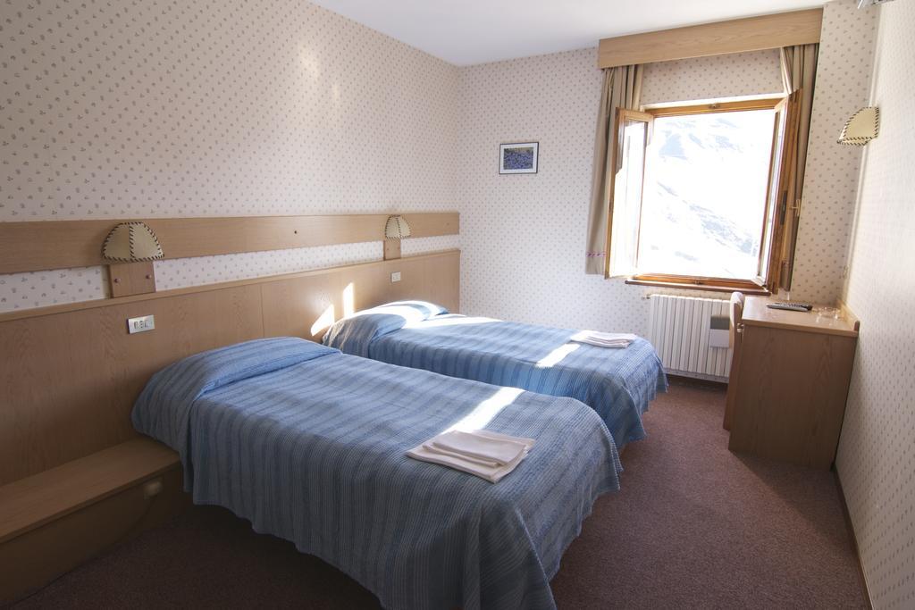 Hotel Folgore Passo Stelvio Værelse billede